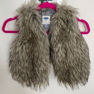 Girls 5t old navy fur vest